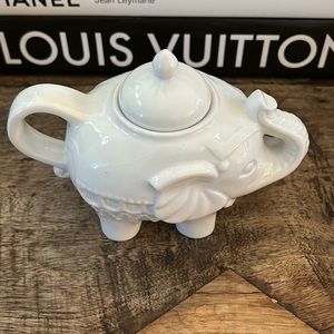 Small elephant sugar jar